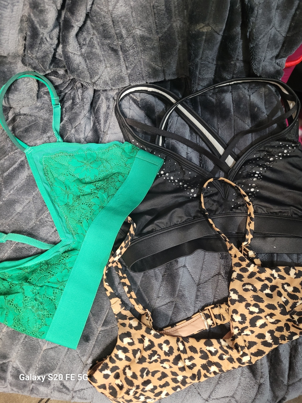 5 Women’s Lace Bralettes & Sports Bra